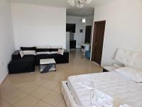 Appartamento con 2 Camere da Letto, Balcone e Vista mare