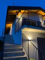 Villa Carlotta Bianca vacation home apartment with swimming Pool - B&B Colico