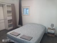 Etablissements Coulon Saint-Joseph en face de Bagatelle - B&B