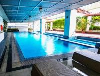 BGC Beautiful Large 1 Bedroom Condo Sleeps 3 Adults - B&B Manila