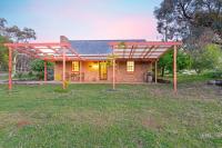 Blueberry Farm Cottage - Bed and Breakfast
