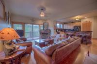 Spacious 4BR with Hot Tub Near BreckConnect Gondola - Chambres d’hôtes