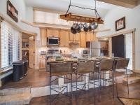 Cozy 2BR Condo Near Peak 8 and Town with Hot Tub Access - Chambres d'hôtes Breckenridge