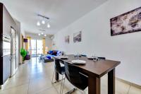 2 Bedroom Apartment with Balcony in St Julians, Paceville, Apt 7 By Vaganza - B&B San Julian's