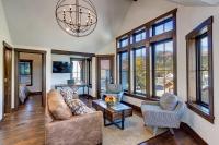 Aurum Condo - 1 BR with Mtn Views, Steps from Main St - B&B