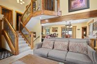 Charming 3BR with Hot Tub Walk to Town and Skiing - Ferienwohnung