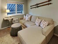 Charming 1BR in Scenic Blue River Near Hiking - Bed and Breakfast