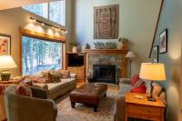 3 BDR Mountain Home with Hot Tub Minutes to Lifts - Chambres d’hôtes