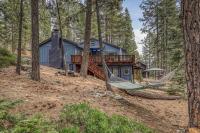 Classic 3BD Tahoe Cabin with Hot Tub - B&B Carnelian Bay