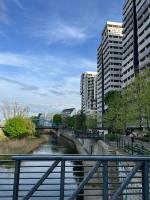 Family House by the River Odra -PANORAMIC TERRACE - 3Room Apartment with 2 separate bedrooms and 2 balconies by WroApart-PL- Perfect for Family & Business Stays - Chambres d’hôtes Wrocław