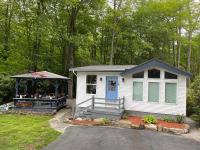 River Run Cottage Modern 2BR Waterfront Retreat in Linville Land Harbor - B&B Newland