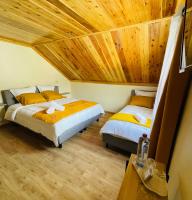 Deluxe Room (2 Adults + 1 Child)