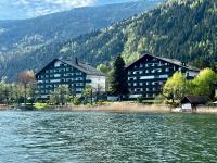 See-Apartment AURA am Fuße der Gerlitzen Alpe und Ufer des Ossiacher Sees - mit privatem Seezugang & Hallenbad - B&B
