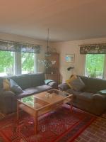 Lönnekullen, enkel sommarstuga mitt i skogen på Österlen med dusch ute - B&B Gärsnäs