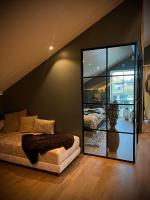 Mysig lägenhet med öppen planlösning på hästgård. - Chambres d'hôtes Ljung