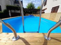 Grande maison familiale avec piscine privée et garage, centre de Saint-Gaultier - FR-1-591-369 - Chambres d’hôtes