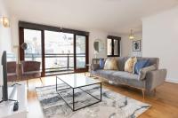 B&B Londres - Spacious 1 Bed Mayfair Apartment with Balcony - Bed and Breakfast Londres