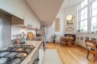 B&B London - Charming 1 Bedroom Apartment in old School House - Bed and Breakfast London