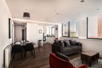 B&B Manchester - Modern & Spacious 2 Bed Apartment by Old Trafford - Bed and Breakfast Manchester