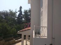 Apartment with Garden View