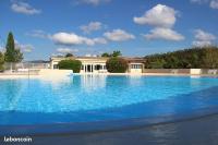 T2 rez de villa avec piscines - B&B Fréjus