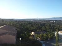 T2 rez de villa avec piscines - B&B Fréjus