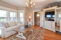 Walk to Beach at Historic Sears Kit Home - B&B