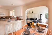 Bright & Open Central A C Dog Friendly - Bed and Breakfast Barnstable