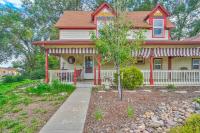 Charming Victorian Haven Near Garden of the Gods - Ferienwohnung