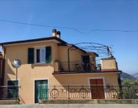 Camera tra le Cinque Terre, Camogli e Portofino. Vista valle e scorcio mare all'orizzonte - B&B Castiglione Chiavarese