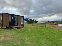 B&B Otaki Beach - Rangiuru Stream Tiny home - Bed and Breakfast Otaki Beach