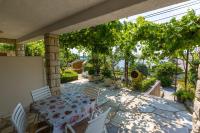 Grüne Terrasse nur 100 Meter zum Strand - B&B Jadranovo