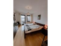 Apartment mit 4 Schlafzimmern und einem Balkon 