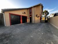Astra Self-Catering Apartments - B&B