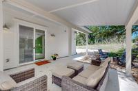 Off-Grid and Elegant Farmhouse Near Somerville Lake - B&B Somerville