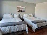 Quadruple Room with Private Bathroom