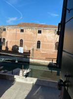 Cà Zorzi - 2 minutes from Biennale & Canal view - APE G - Chambres d’hôtes Venise