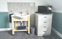 Chambre Simple Mansardée avec Salle de Bains Commune
