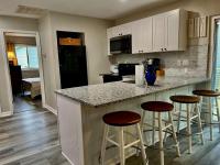 London Towne Bungalow Wloft - Walk To The Beach! - Chambres d’hôtes Edgewater