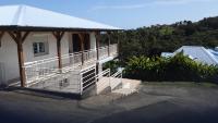 VILLA Charly, Spacieux appartement proche Deshaies - B&B