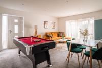 B&B Gillingham - Contractor Base Sleeps 7, Pool Table & PS4 - Bed and Breakfast Gillingham