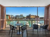 Lovely view apartment - free parking, pool and gym - B&B