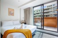 B&B Auckland - Sleek central apartment with a private balcony - Bed and Breakfast Auckland