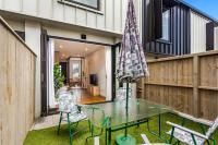 Fresh & sleek Grey Lynn unit with private patio - B&B Auckland