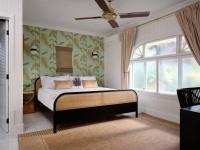 B&B Wailuku - The Ilima Suite at the Historic Wailuku Inn Maui - Bed and Breakfast Wailuku