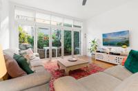 Bright Home in Trendy Newtown close to the Park - Chambres d’hôtes Sydney