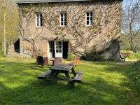 Spacieuse maison au bord de la rivière, proche du Mans, avec équipements modernes, idéale pour familles - Chambres d'hôtes Solesmes