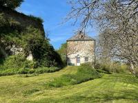 Spacieuse maison au bord de la rivière, proche du Mans, avec équipements modernes, idéale pour familles - Chambres d'hôtes Solesmes