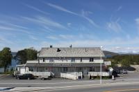 Ulvsvåg Gjestgiveri og Fjordcamping AS - Chambres d’hôtes Ulvsvåg