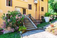 Deluxe One-Bedroom Apartment with Garden View